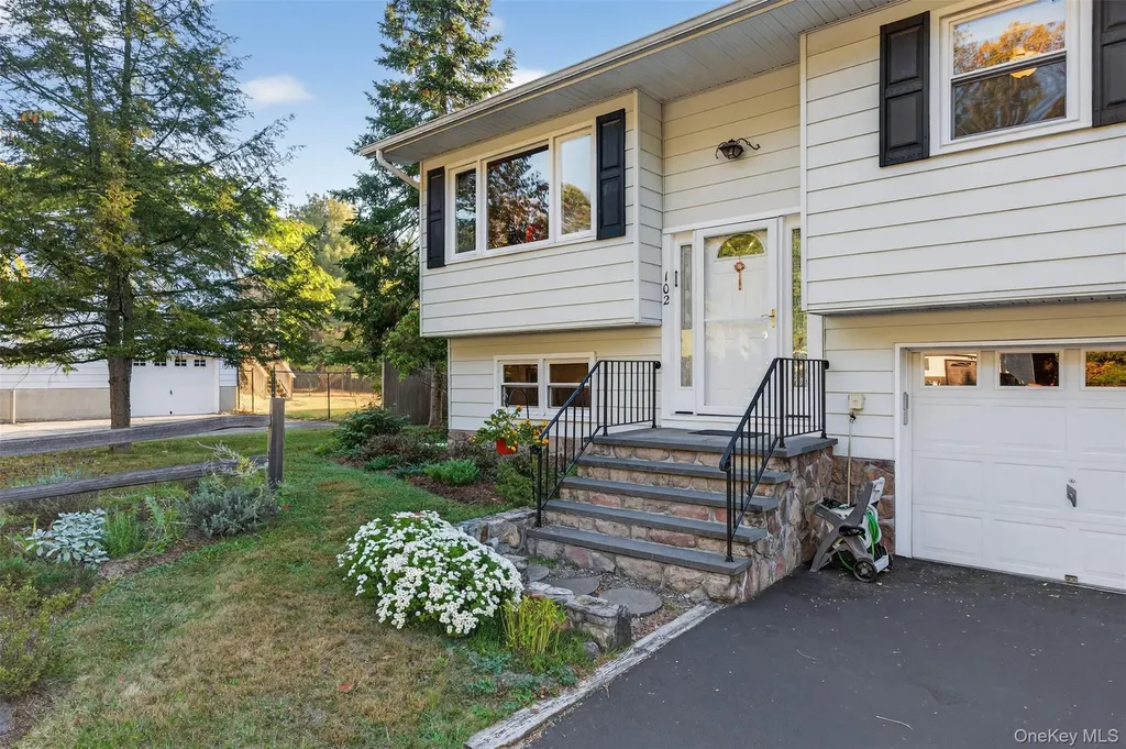 102 Sutton Park Road Poughkeepsie NY 12603