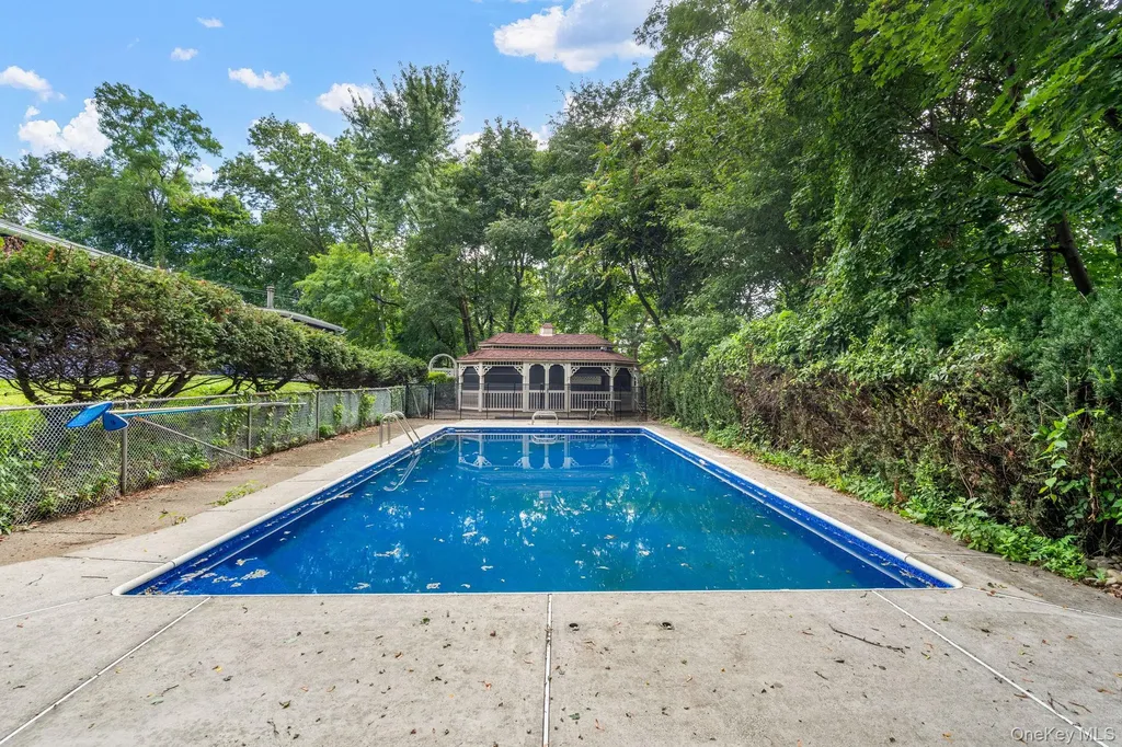 14 Windsor Drive New Windsor NY 12553