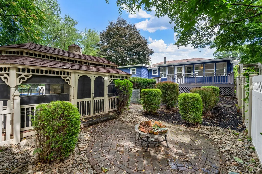 14 Windsor Drive New Windsor NY 12553