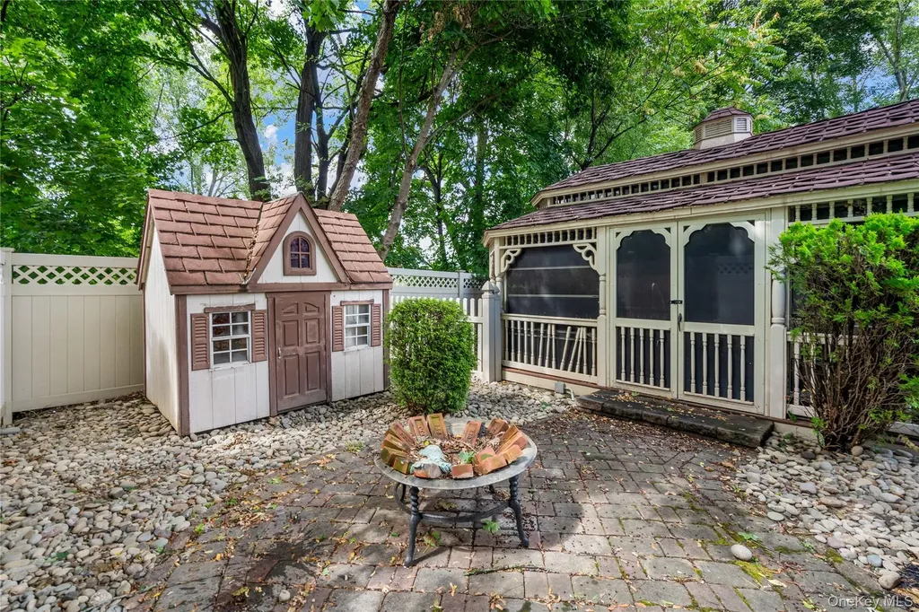 14 Windsor Drive New Windsor NY 12553
