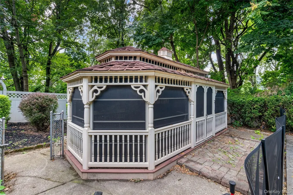 14 Windsor Drive New Windsor NY 12553