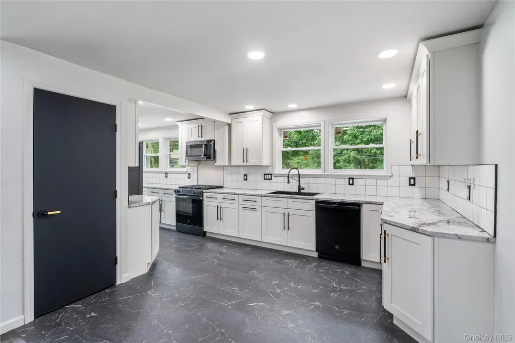 14 Windsor Drive New Windsor NY 12553