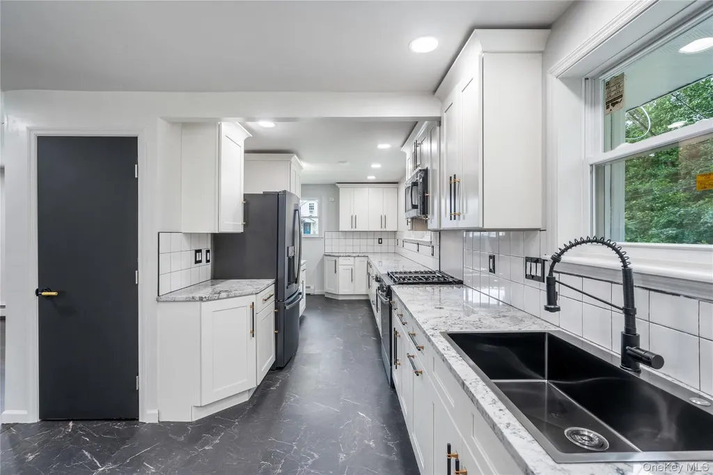 14 Windsor Drive New Windsor NY 12553