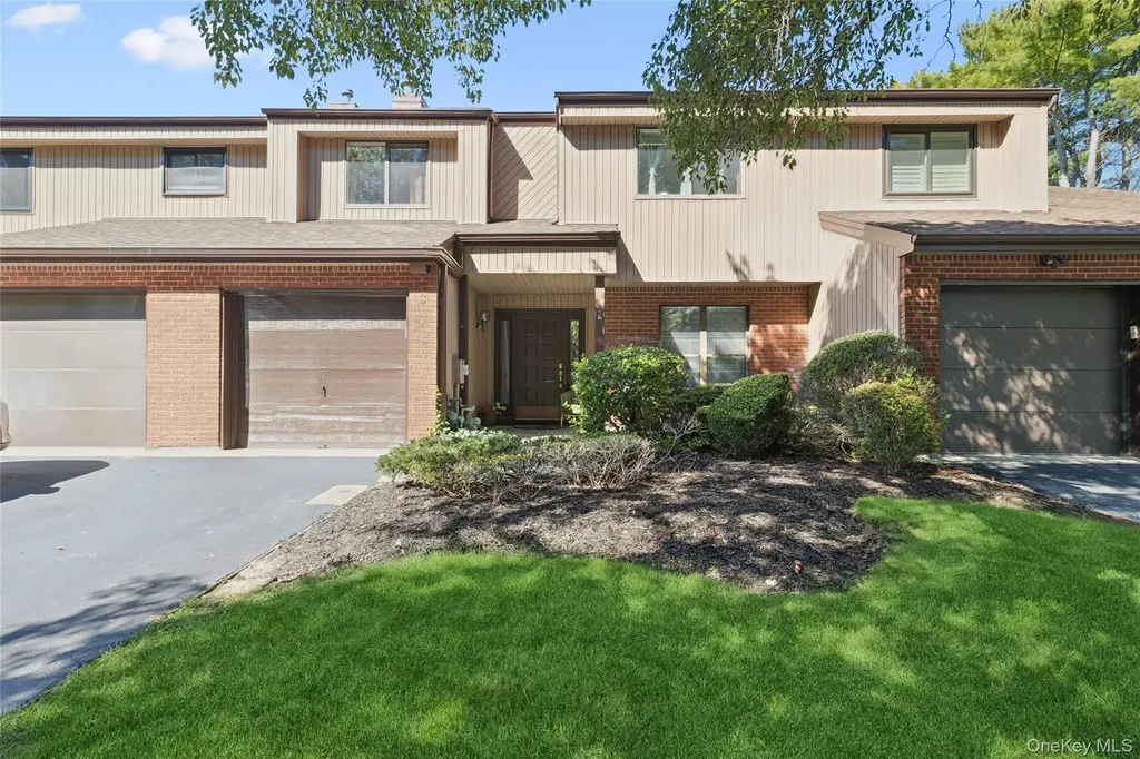3 Timber Ridge Drive Holbrook NY 11741