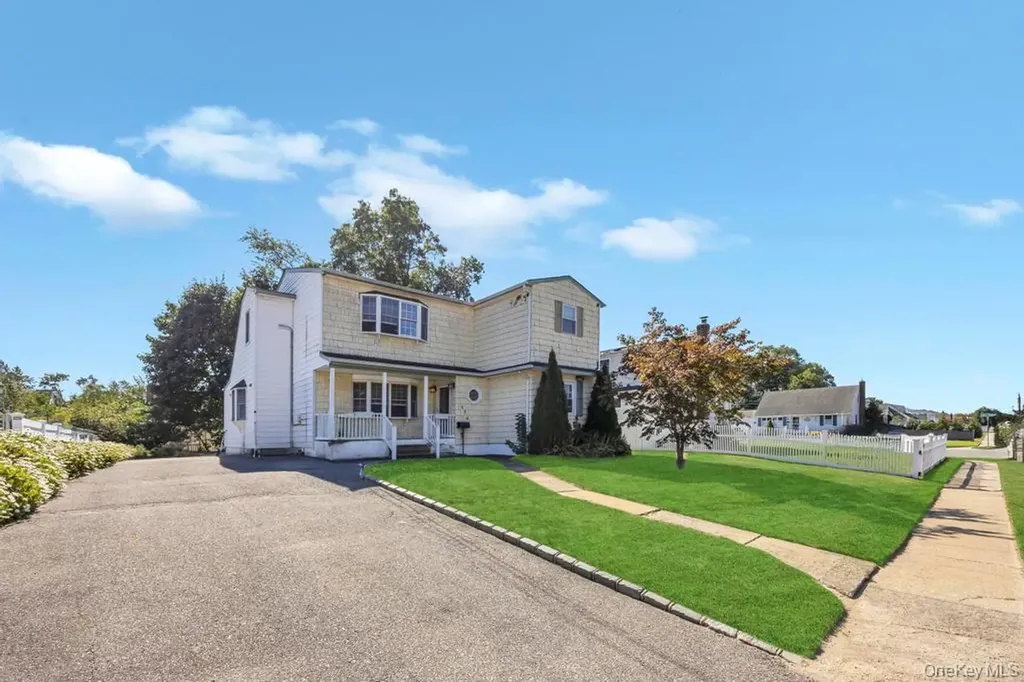 436 18th Street West Babylon NY 11704