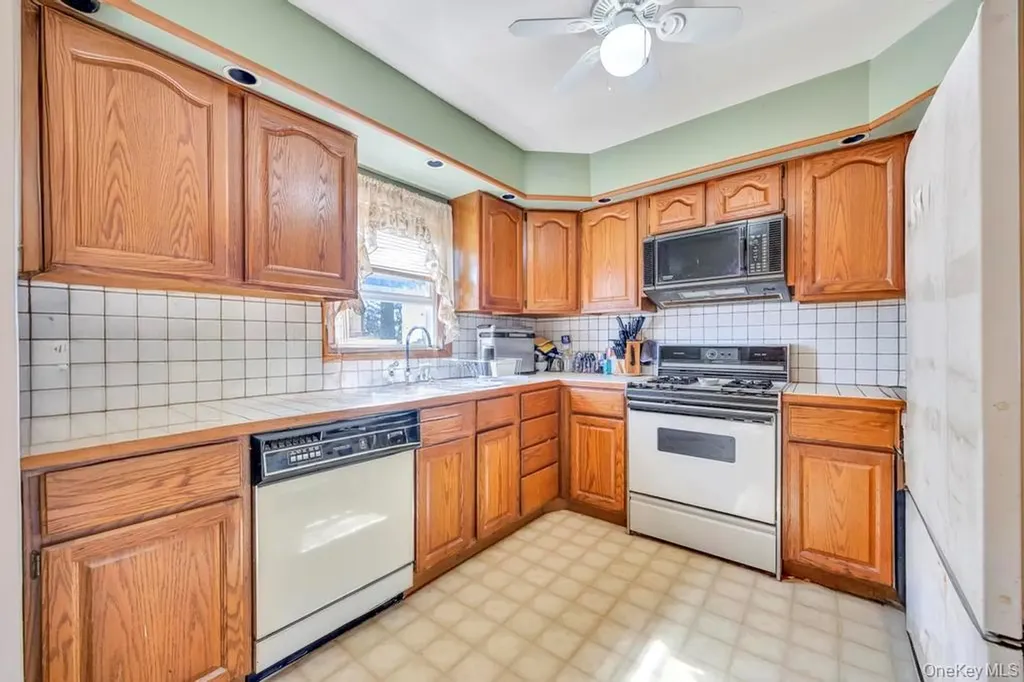436 18th Street West Babylon NY 11704