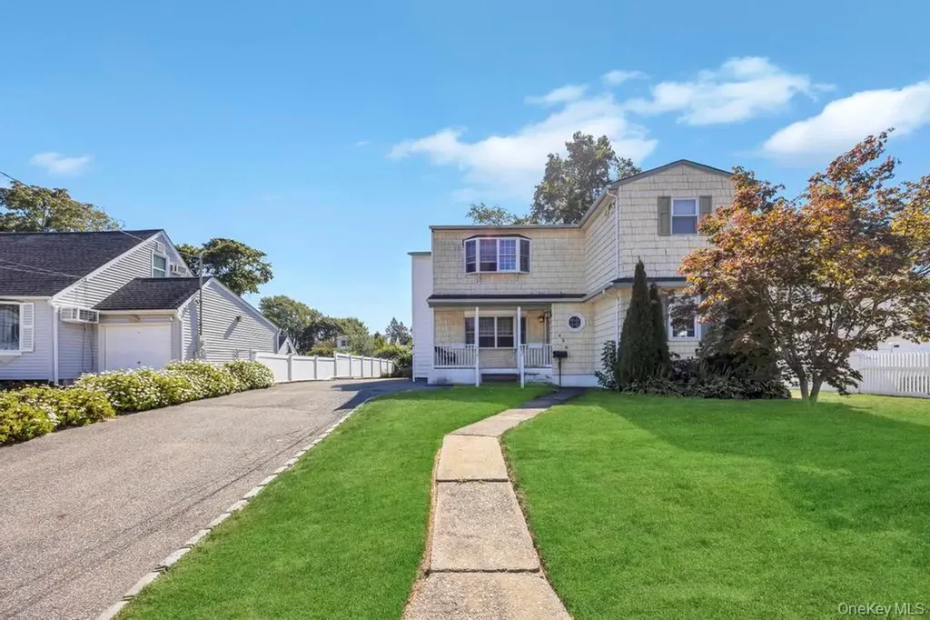 436 18th Street West Babylon NY 11704