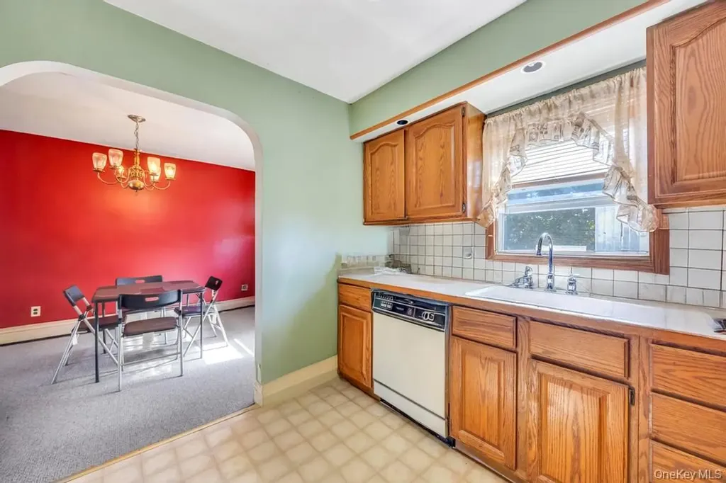 436 18th Street West Babylon NY 11704