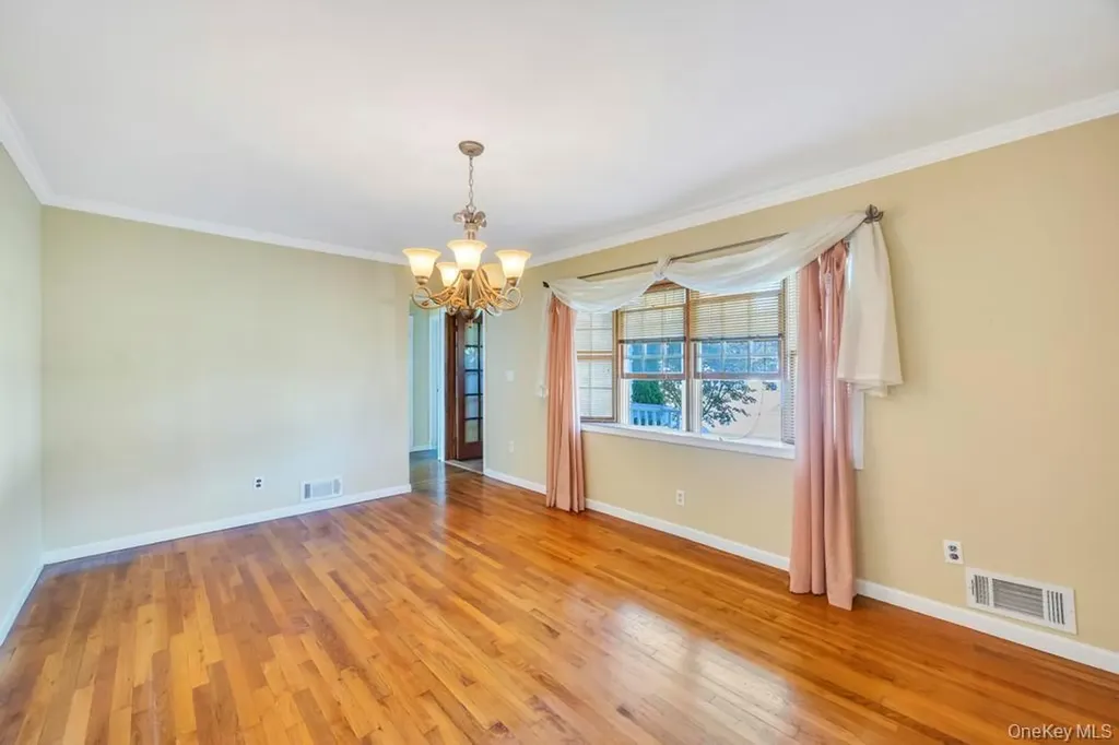 436 18th Street West Babylon NY 11704