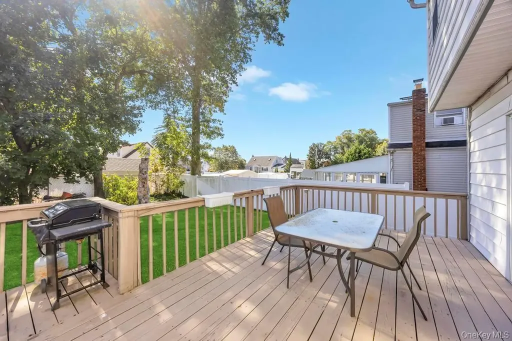 436 18th Street West Babylon NY 11704