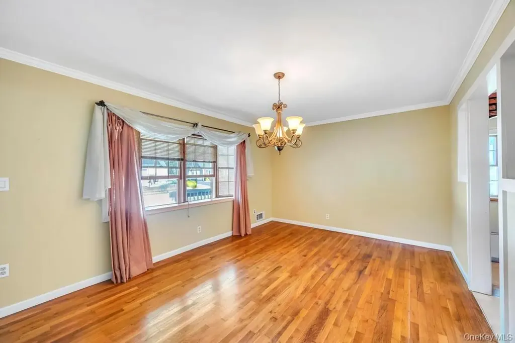 436 18th Street West Babylon NY 11704