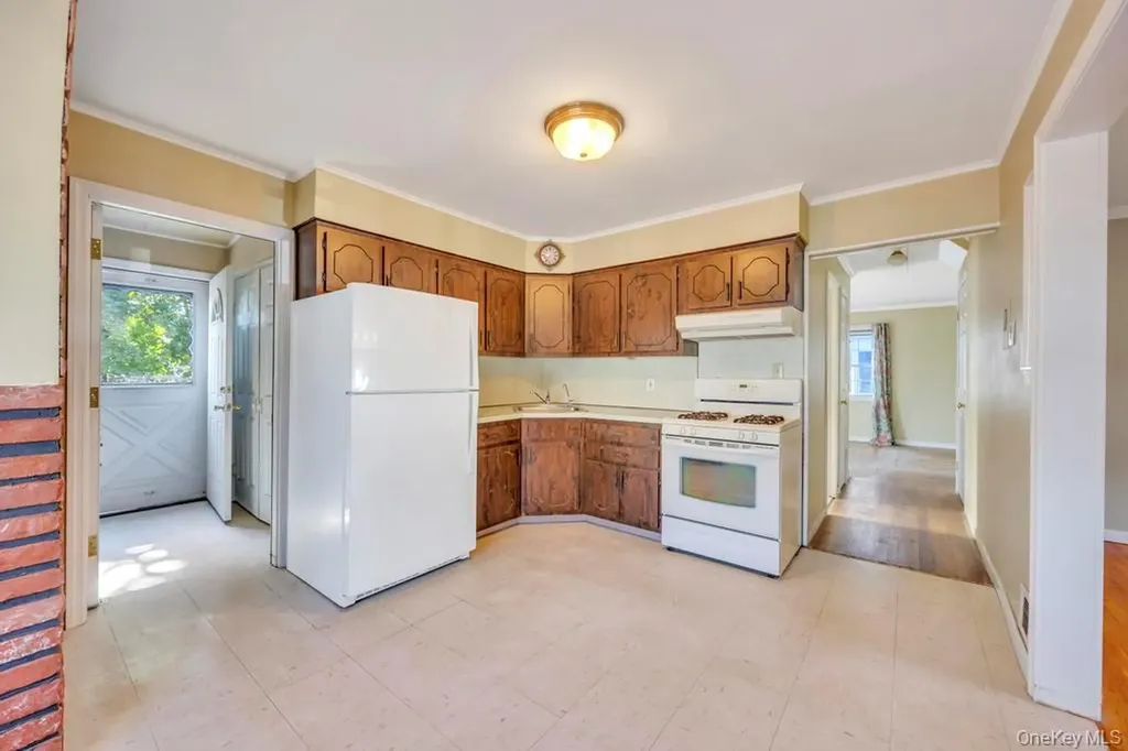 436 18th Street West Babylon NY 11704