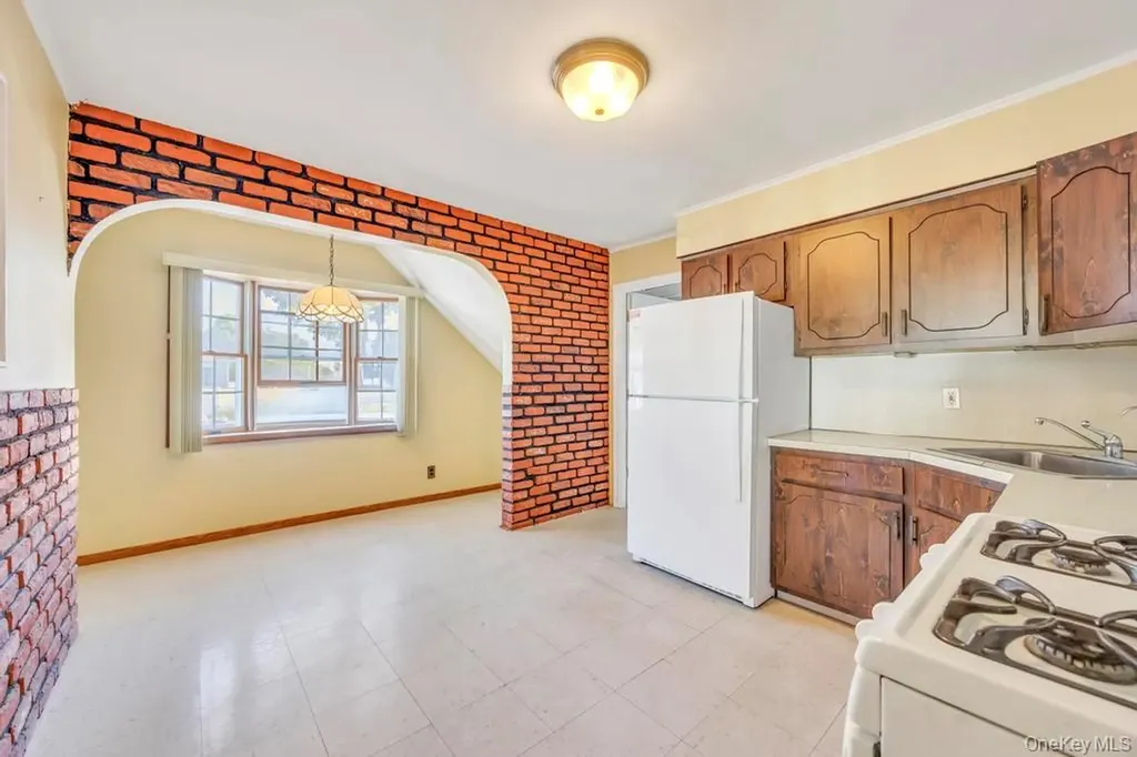 436 18th Street West Babylon NY 11704