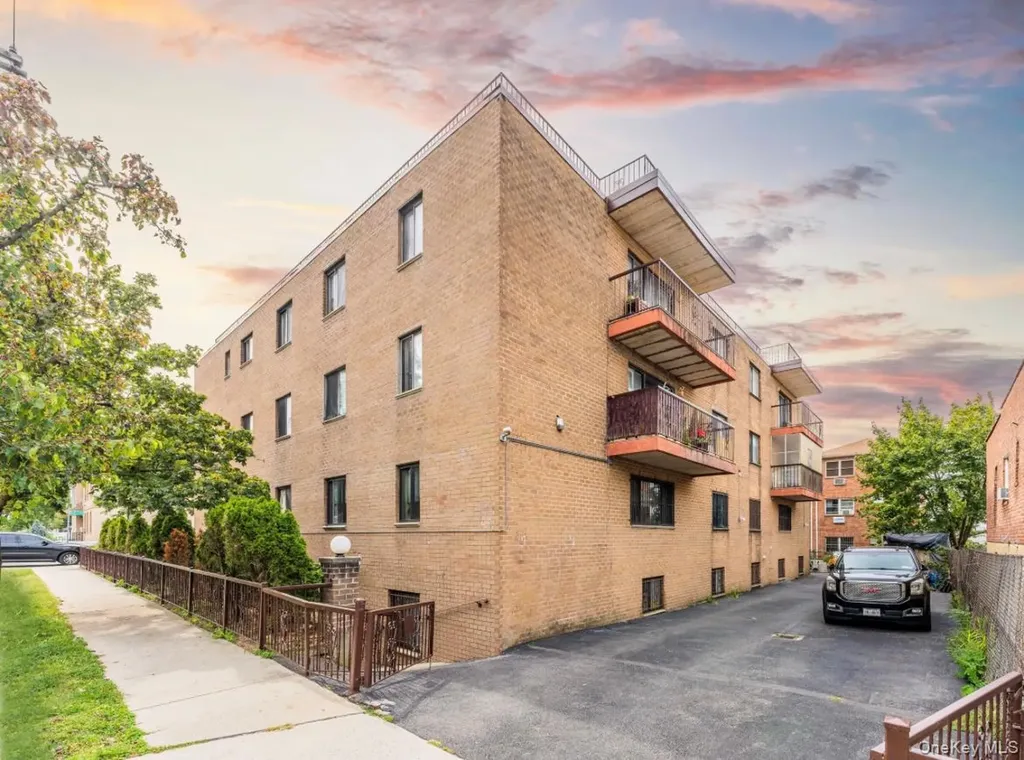 122-15 25th Road Flushing NY 11354