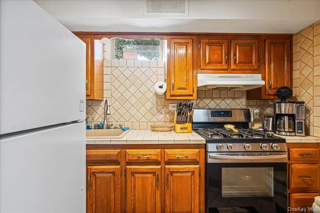 15016 26th Avenue Flushing NY 11354