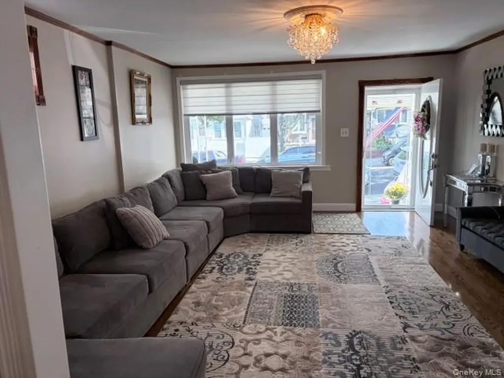 7818 65th Street Glendale NY 11385