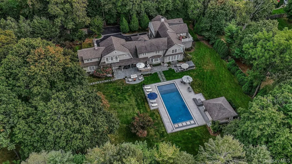 192 Burtis Lane Muttontown NY 11791