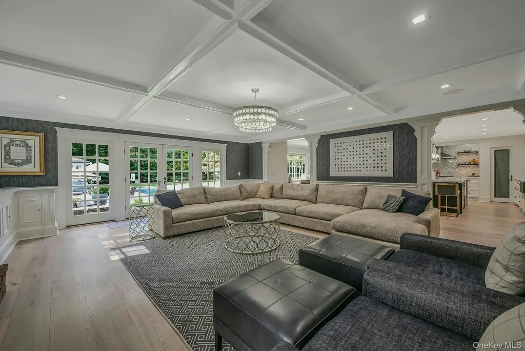 192 Burtis Lane Muttontown NY 11791
