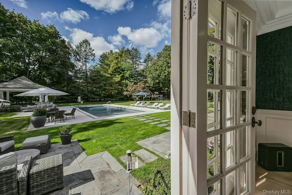 192 Burtis Lane Muttontown NY 11791