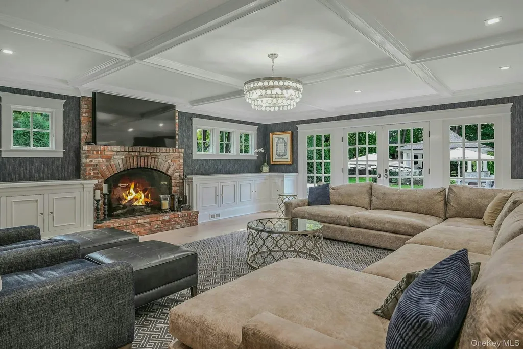 192 Burtis Lane Muttontown NY 11791