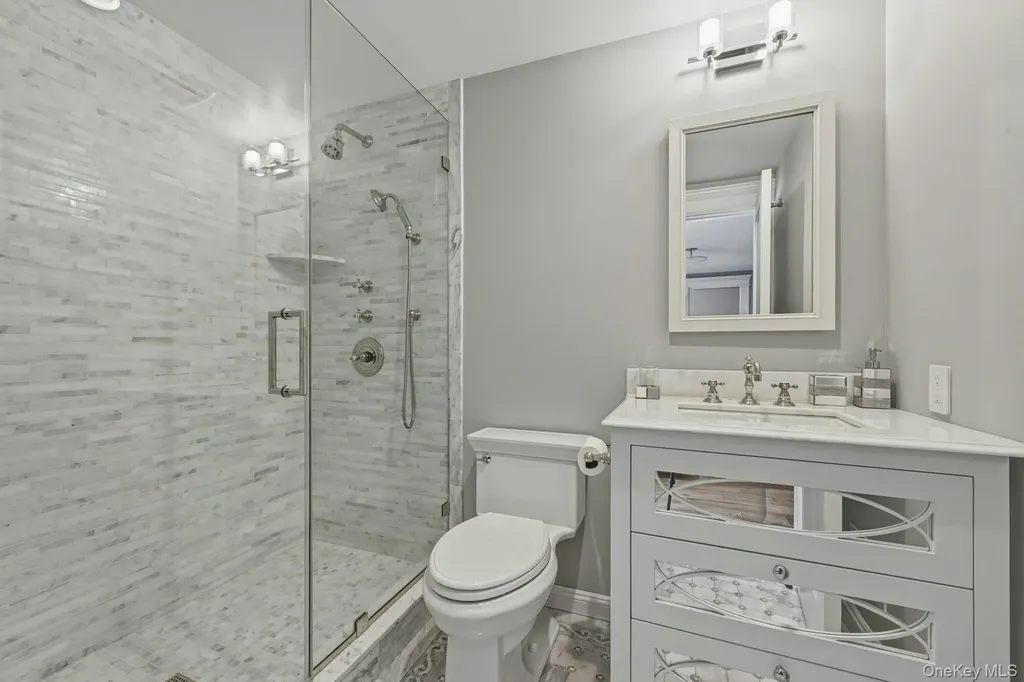 192 Burtis Lane Muttontown NY 11791