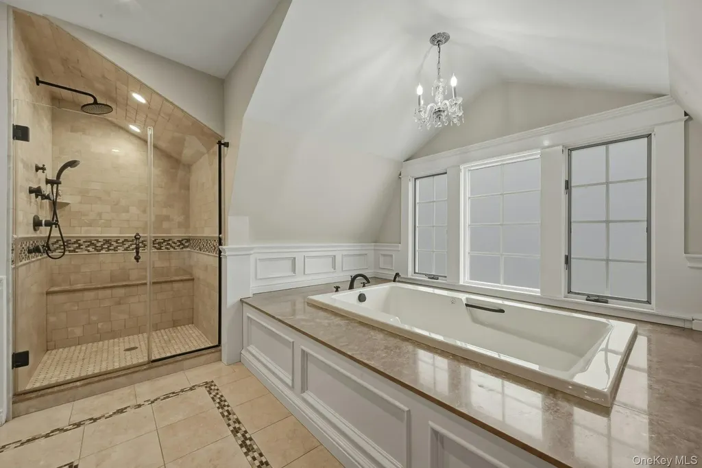 192 Burtis Lane Muttontown NY 11791