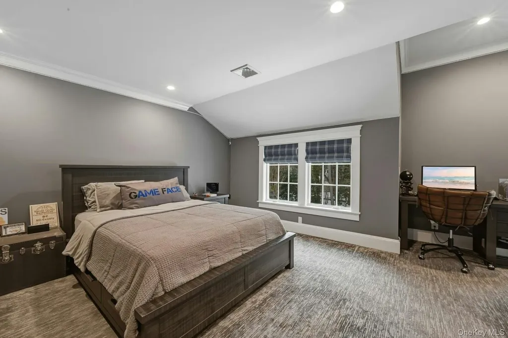 192 Burtis Lane Muttontown NY 11791