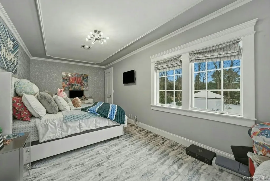192 Burtis Lane Muttontown NY 11791