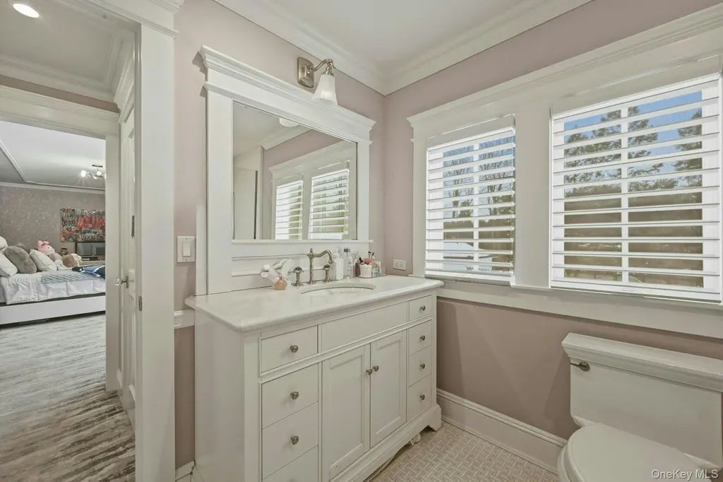 192 Burtis Lane Muttontown NY 11791
