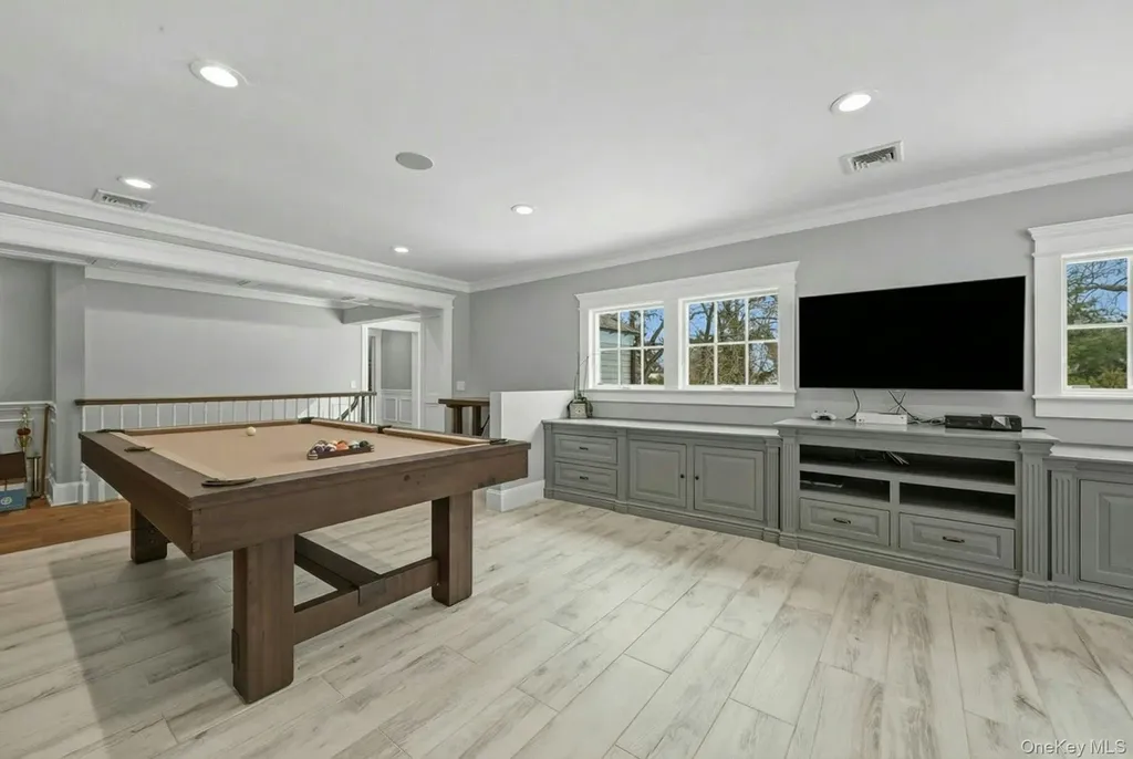 192 Burtis Lane Muttontown NY 11791