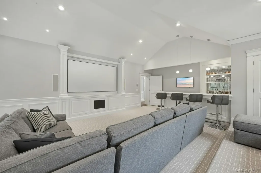 192 Burtis Lane Muttontown NY 11791