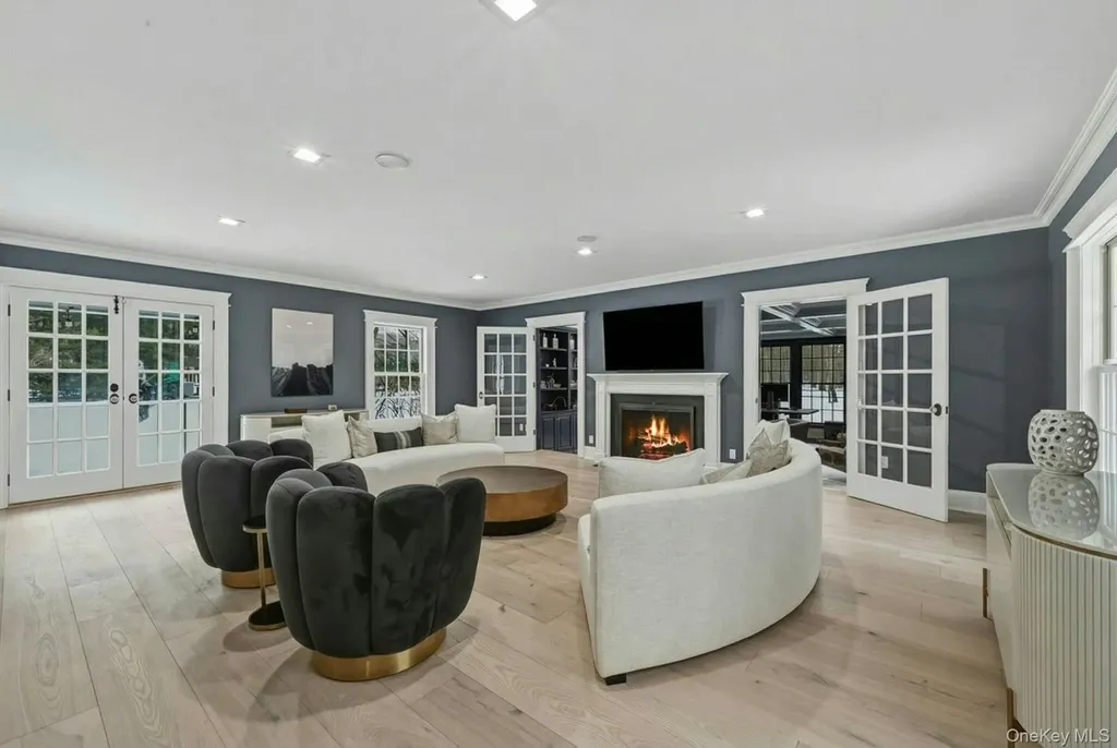 192 Burtis Lane Muttontown NY 11791
