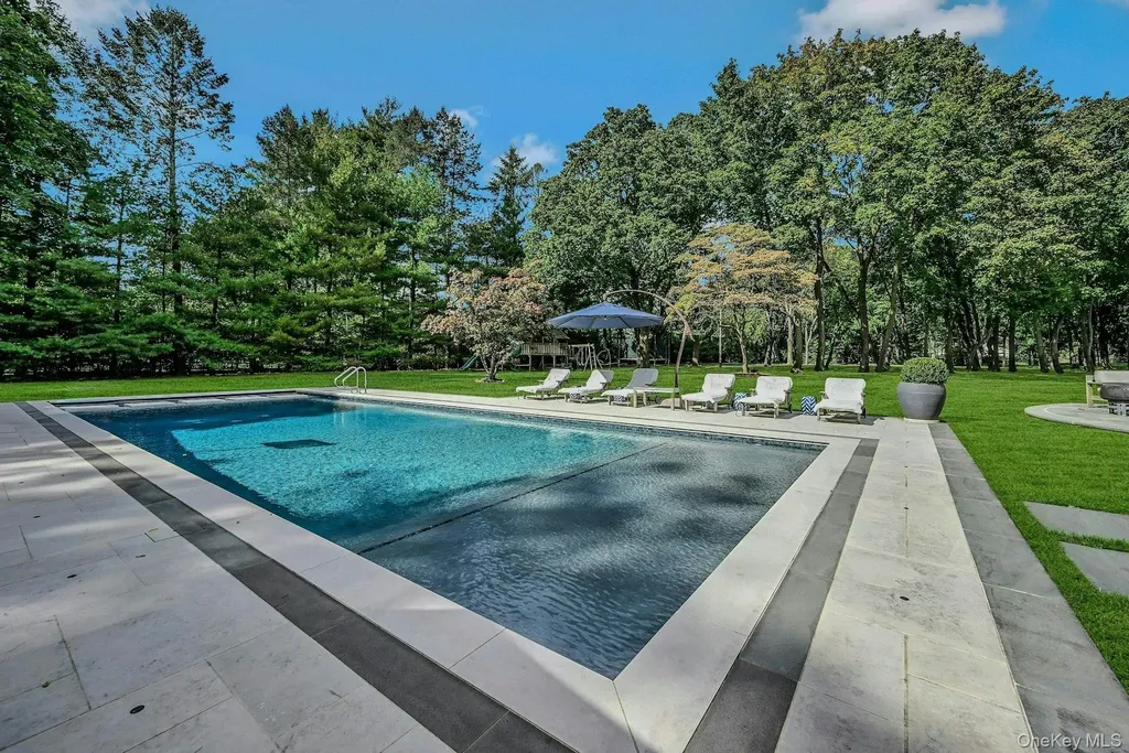 192 Burtis Lane Muttontown NY 11791