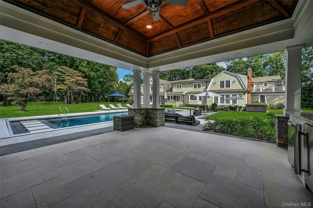 192 Burtis Lane Muttontown NY 11791