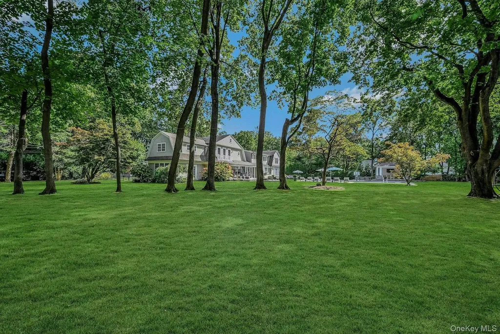192 Burtis Lane Muttontown NY 11791