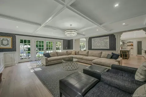 192 Burtis Lane Muttontown NY 11791
