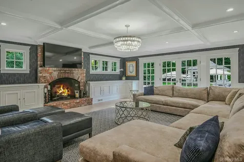 192 Burtis Lane Muttontown NY 11791