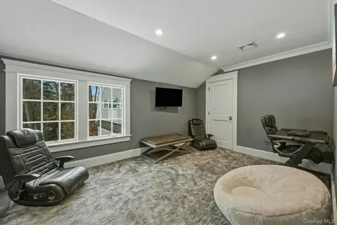 192 Burtis Lane Muttontown NY 11791