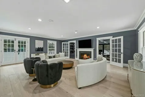192 Burtis Lane Muttontown NY 11791