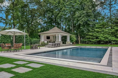 192 Burtis Lane Muttontown NY 11791