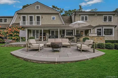 192 Burtis Lane Muttontown NY 11791