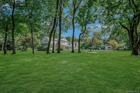 192 Burtis Lane Muttontown NY 11791