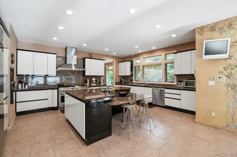 12 Ridge Court Old Brookville NY 11545