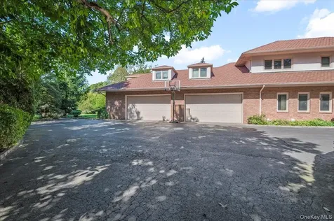 12 Ridge Court Old Brookville NY 11545