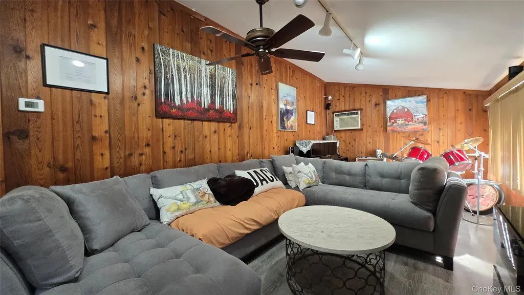 170 E Mineola Avenue Valley Stream NY 11580