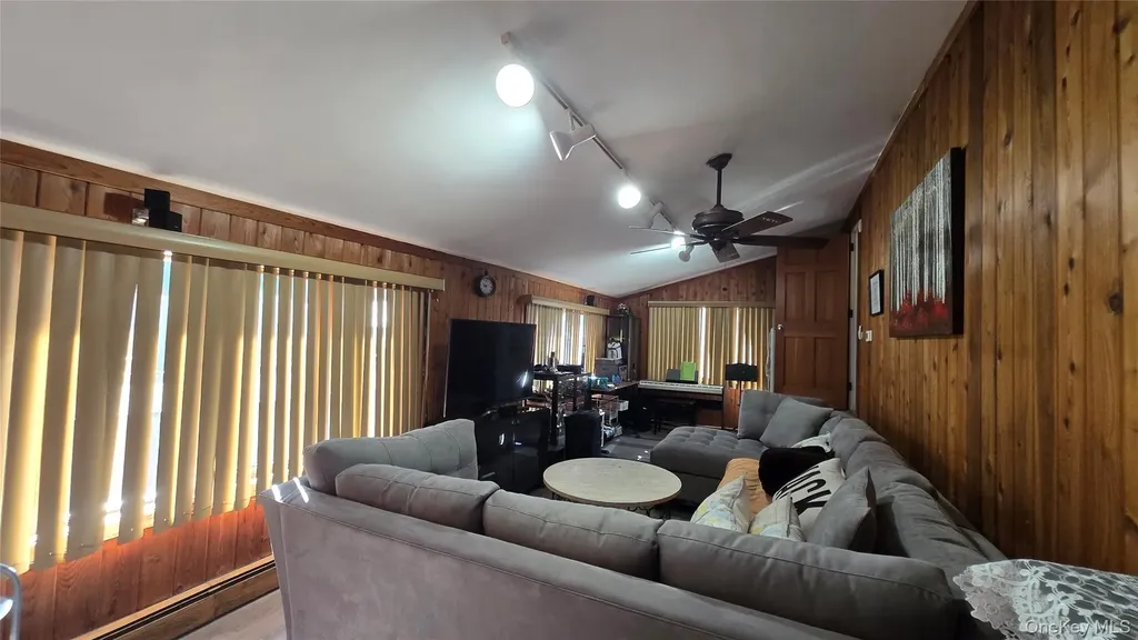 170 E Mineola Avenue Valley Stream NY 11580