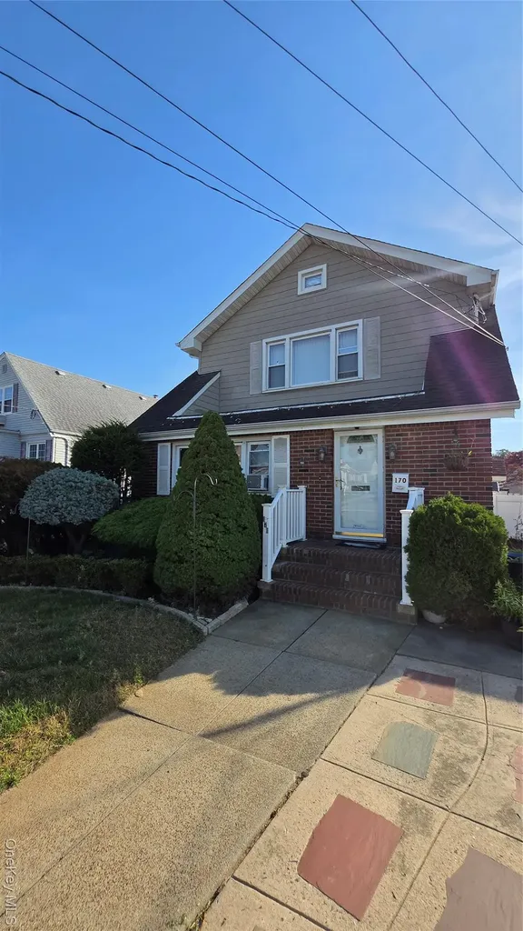 170 E Mineola Avenue Valley Stream NY 11580