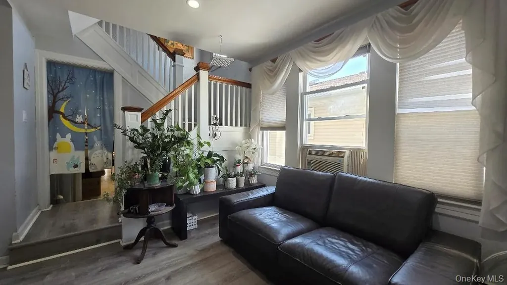 170 E Mineola Avenue Valley Stream NY 11580