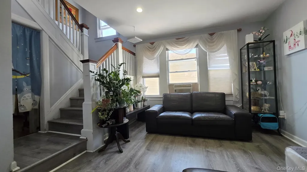 170 E Mineola Avenue Valley Stream NY 11580