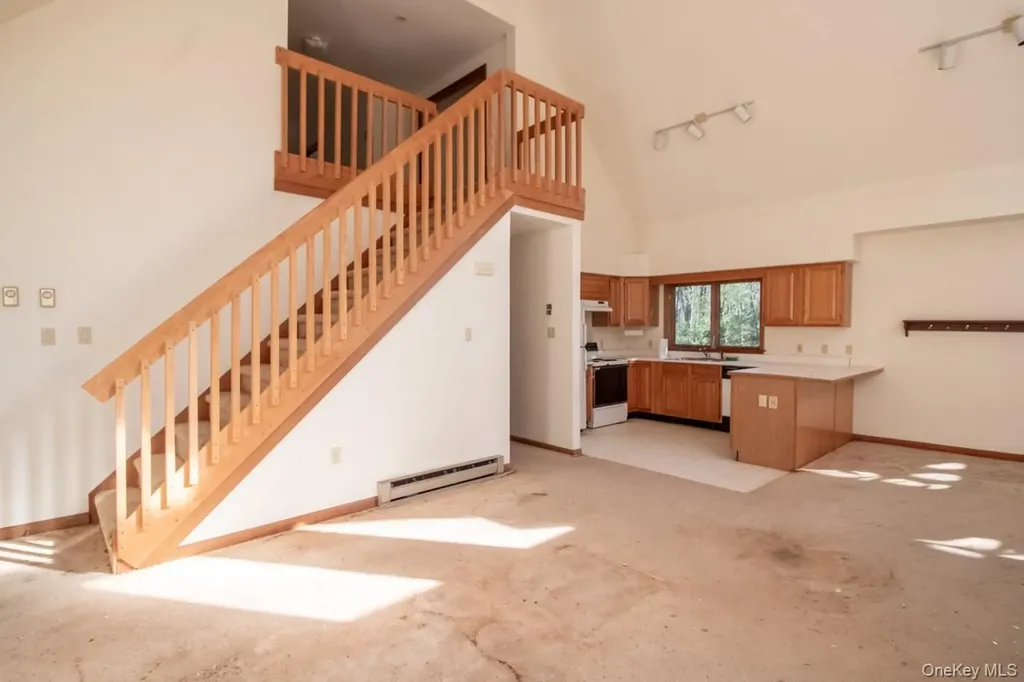 140 Stillerberg Strada Rochester NY 12446